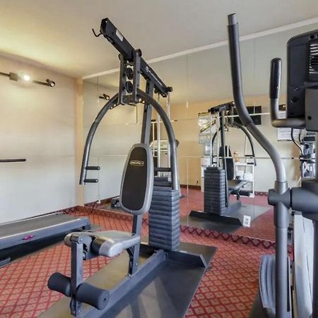 Hutchi Bell Hotell South Hutchinson Exteriör bild