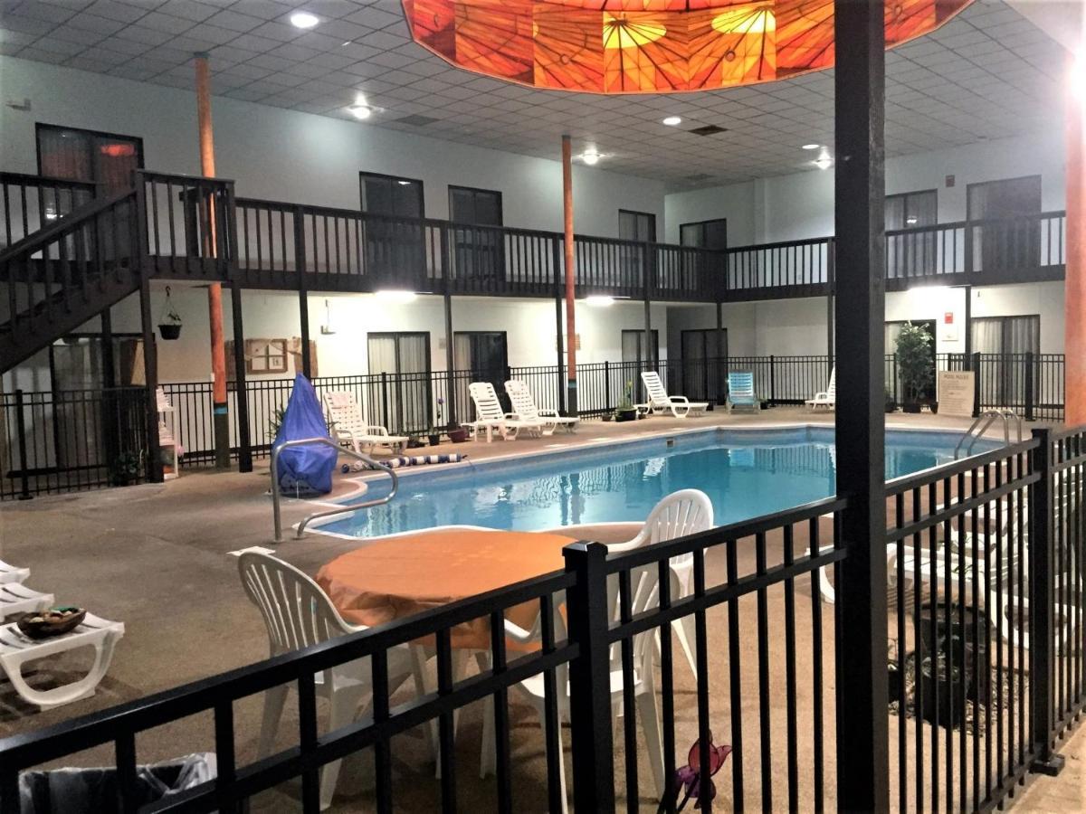Hutchi Bell Hotell South Hutchinson Exteriör bild