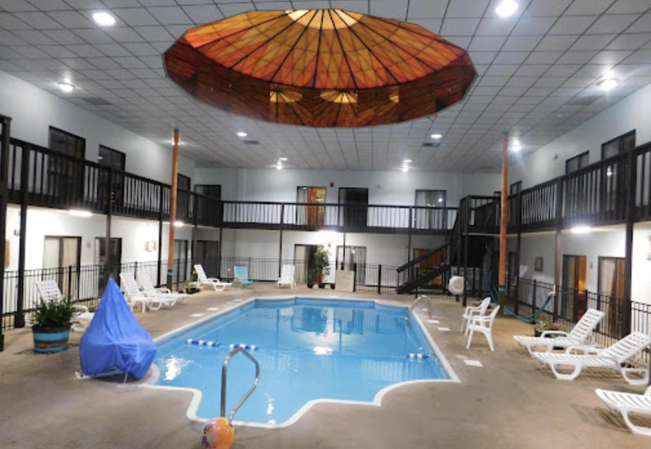 Hutchi Bell Hotell South Hutchinson Exteriör bild