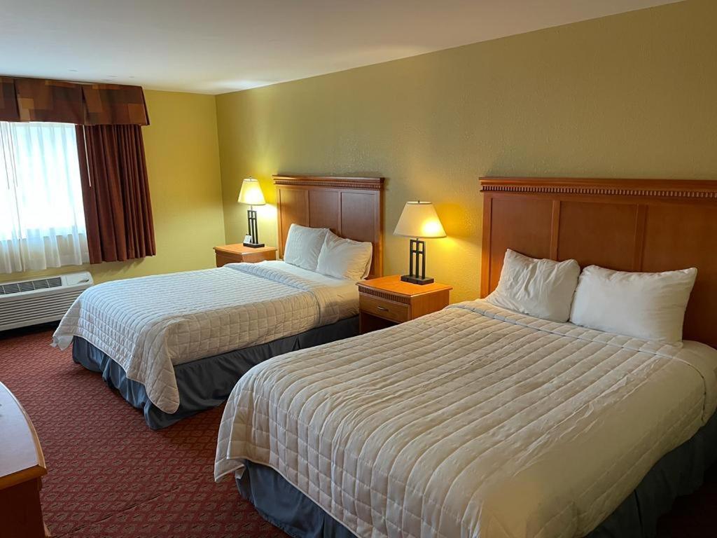 Hutchi Bell Hotell South Hutchinson Exteriör bild