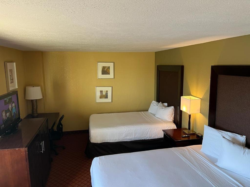 Hutchi Bell Hotell South Hutchinson Exteriör bild