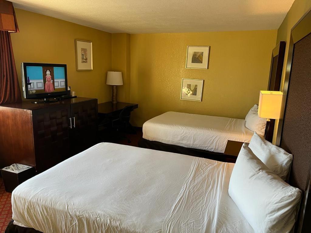 Hutchi Bell Hotell South Hutchinson Exteriör bild