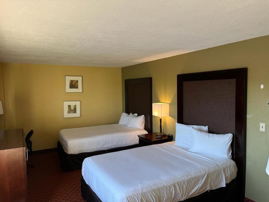 Hutchi Bell Hotell South Hutchinson Exteriör bild