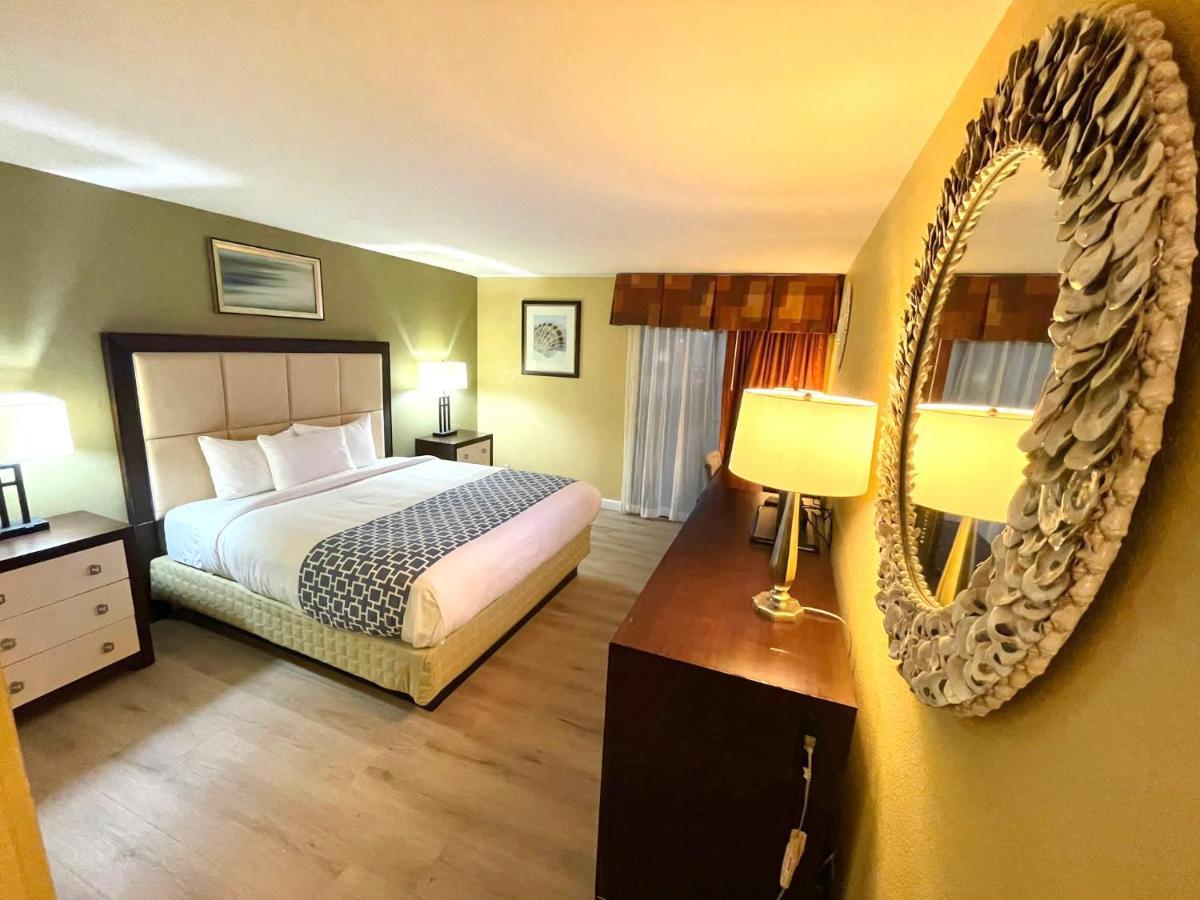 Hutchi Bell Hotell South Hutchinson Exteriör bild